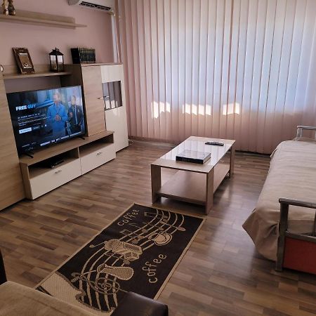 Quiet, Relaxing, Family Friendly Appartamento Bucarest Esterno foto