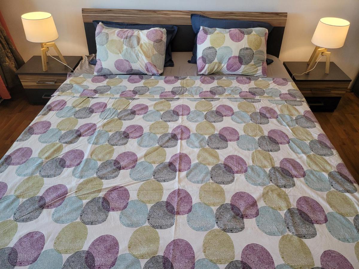 Quiet, Relaxing, Family Friendly Appartamento Bucarest Esterno foto