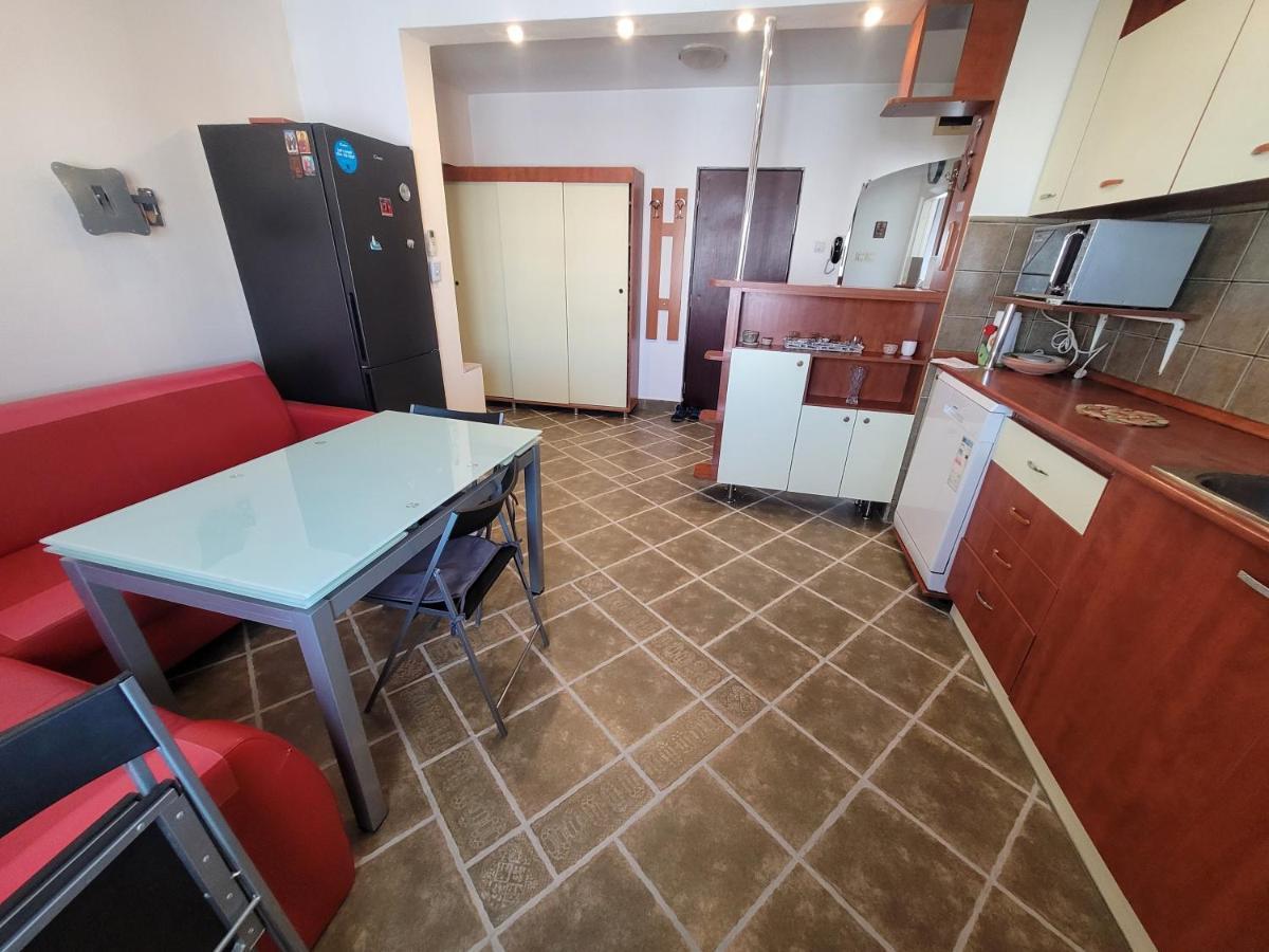 Quiet, Relaxing, Family Friendly Appartamento Bucarest Esterno foto