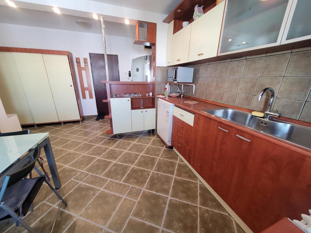 Quiet, Relaxing, Family Friendly Appartamento Bucarest Esterno foto