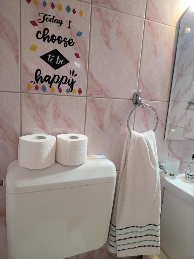 Quiet, Relaxing, Family Friendly Appartamento Bucarest Esterno foto