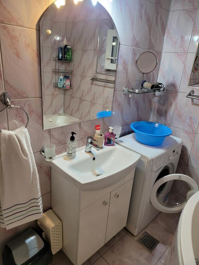 Quiet, Relaxing, Family Friendly Appartamento Bucarest Esterno foto