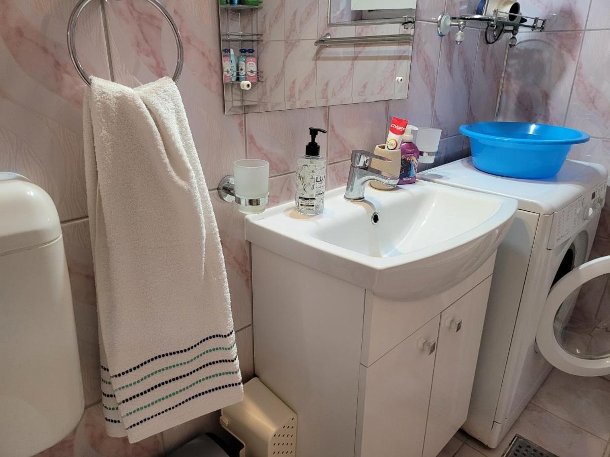 Quiet, Relaxing, Family Friendly Appartamento Bucarest Esterno foto